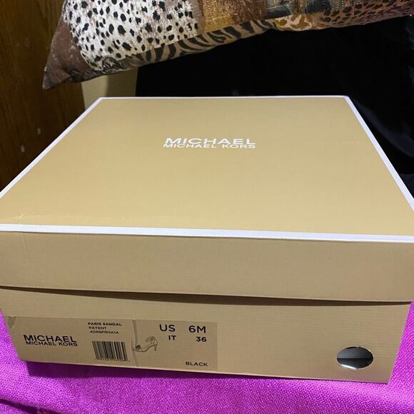 Michael Kors Paris Sandal Black Patent Heel Open Toe Sequin Bow Women sz 6 Mk - Picture 3 of 5